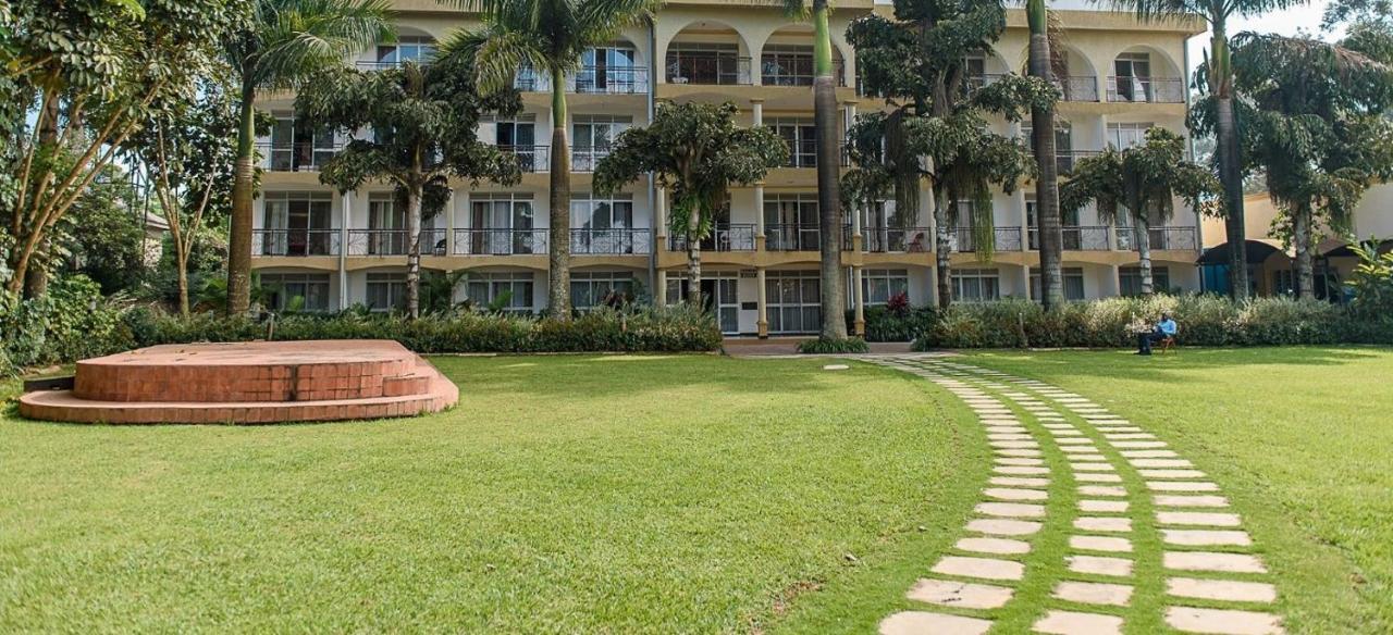 Garden Courts Hotel Masaka Extérieur photo