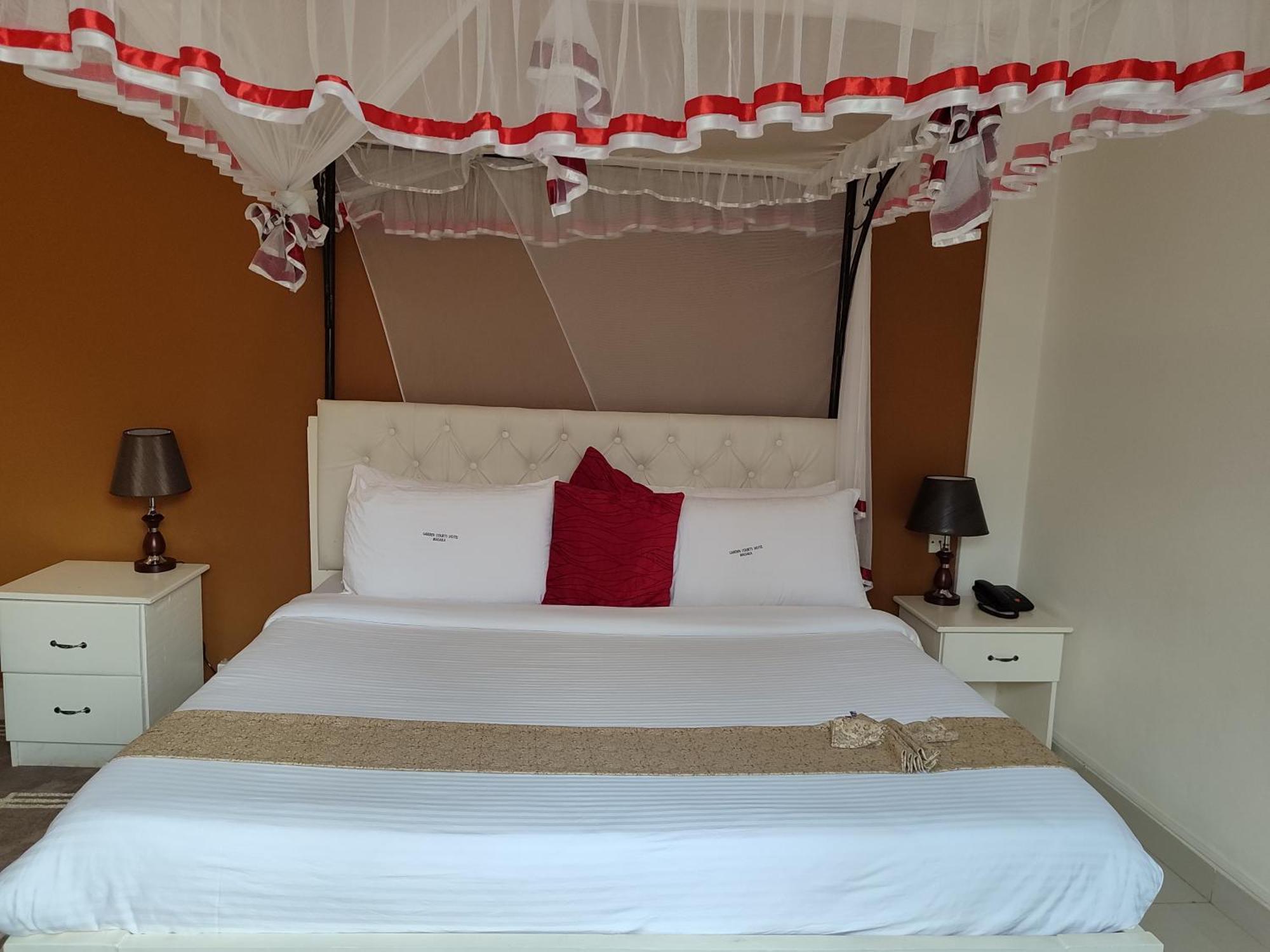 Garden Courts Hotel Masaka Extérieur photo