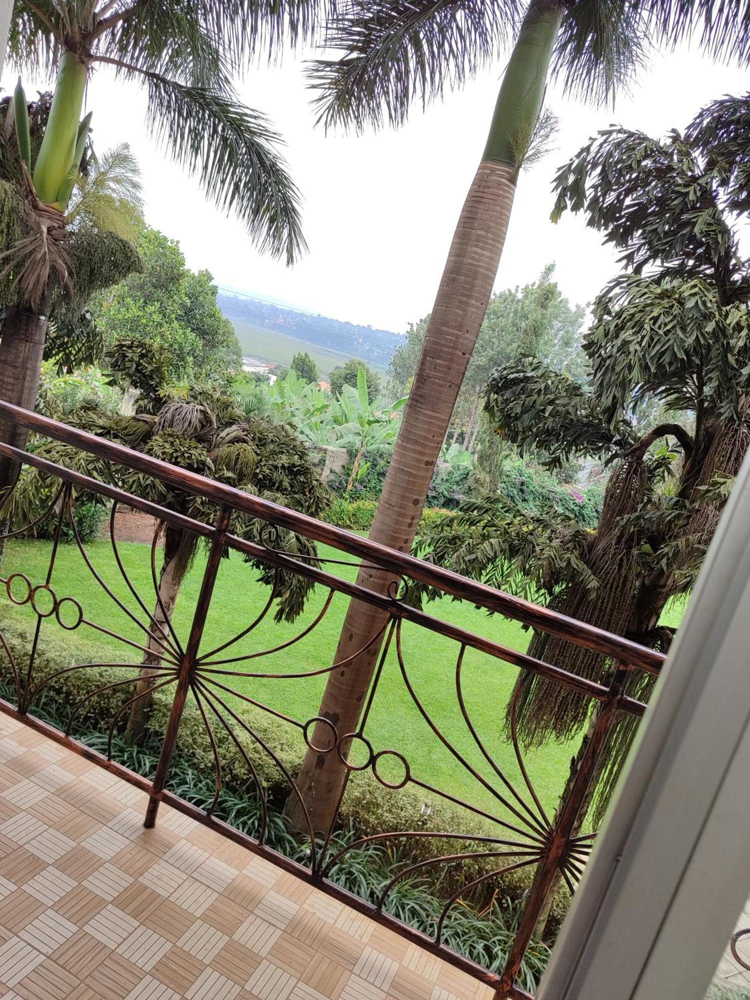 Garden Courts Hotel Masaka Extérieur photo