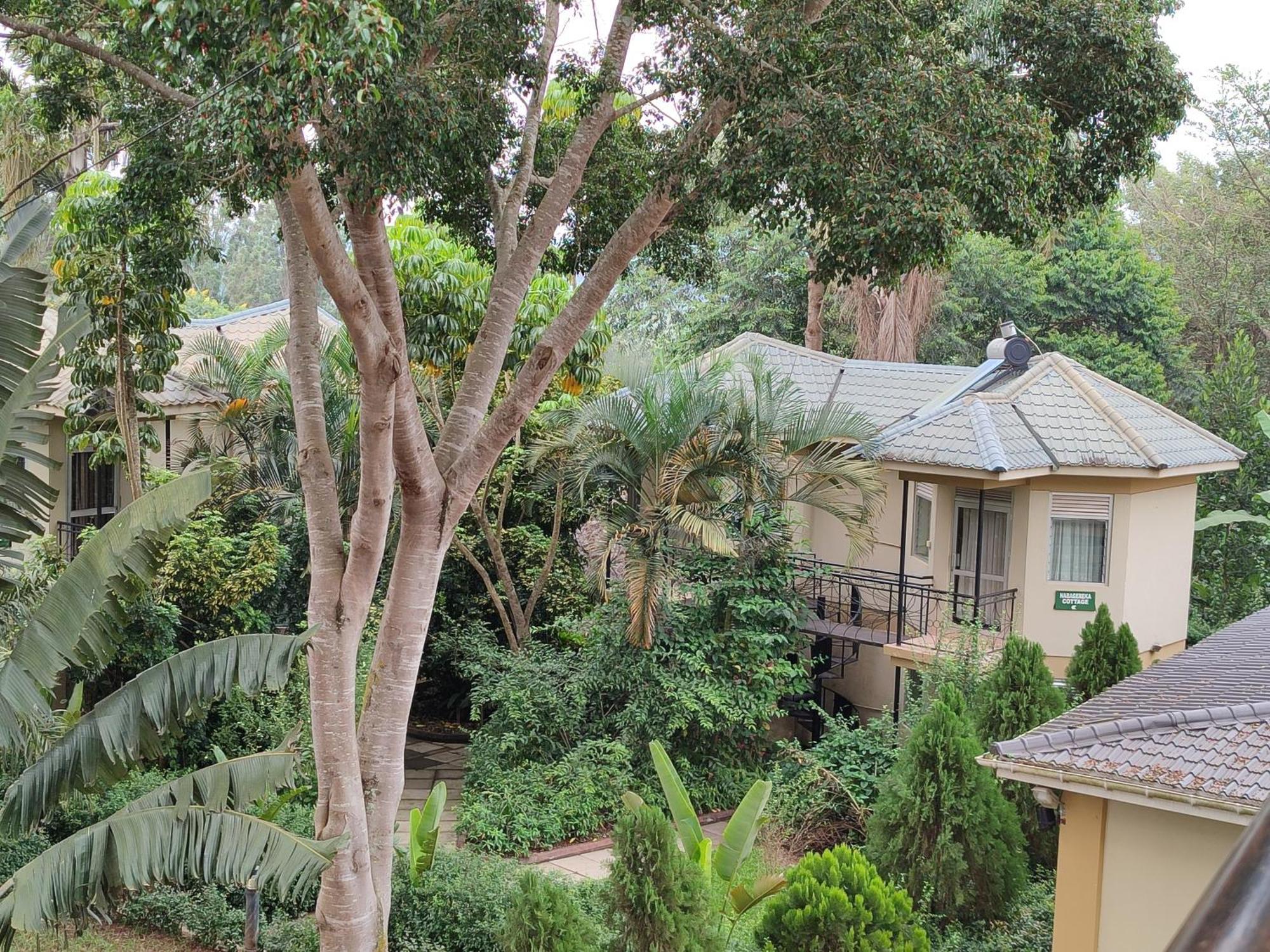 Garden Courts Hotel Masaka Extérieur photo